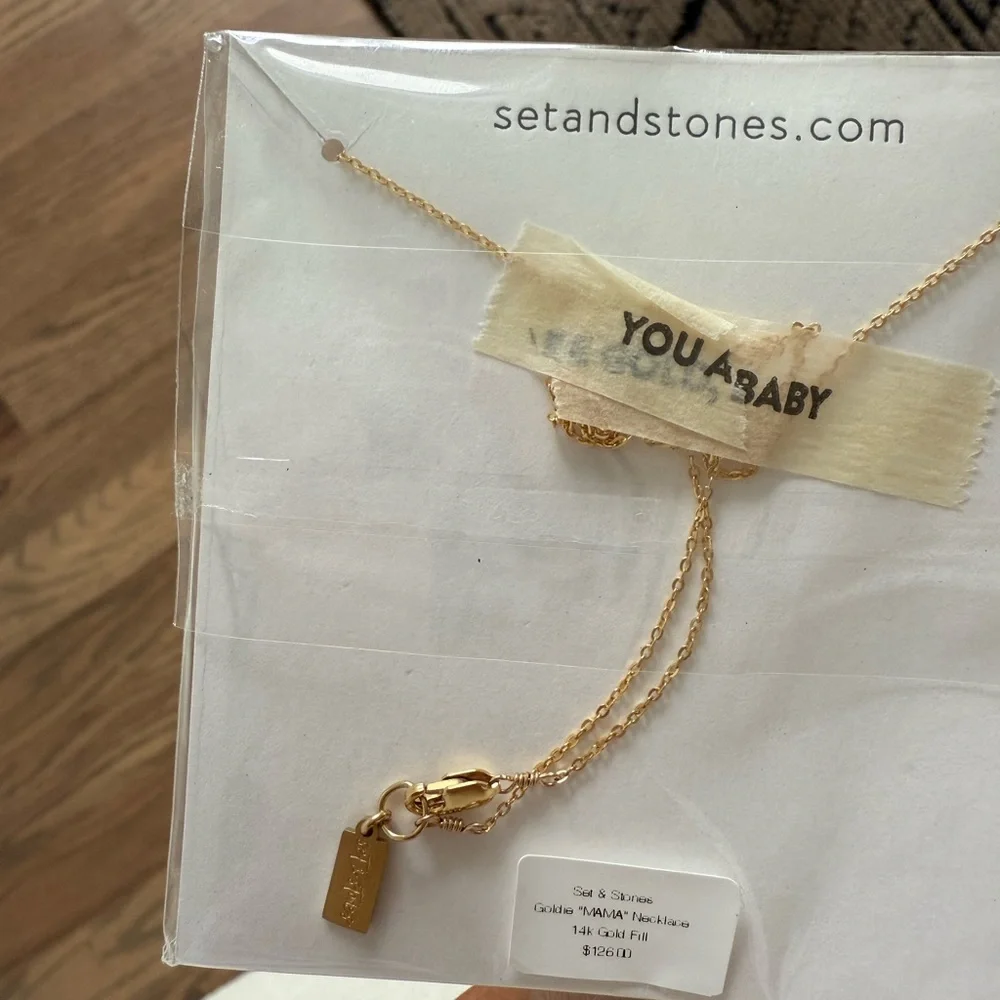 Set & Tones 14k Plated Gold 'Mama' Pendant Necklace - Picture 5 of 5